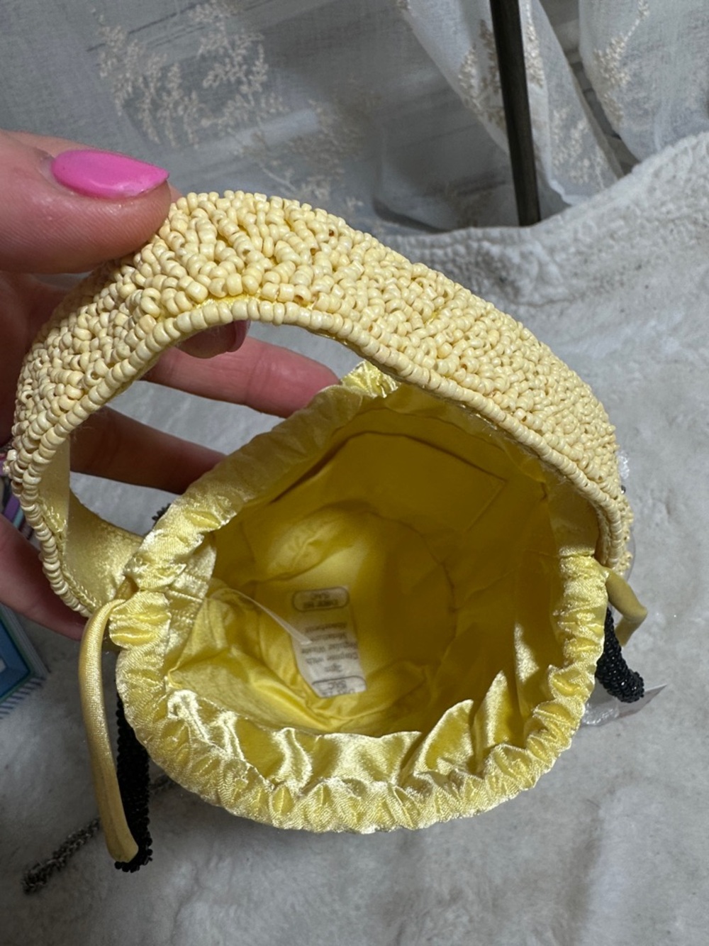 Made in India beaded yellow and black toucan tropical bucket crossbody bag - Picture 7 of 8